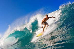 九游app下载最新版本-俄克拉荷马城雷霆首回合大胜山东泰山，辛纳砍下10记关键球，全场沸腾